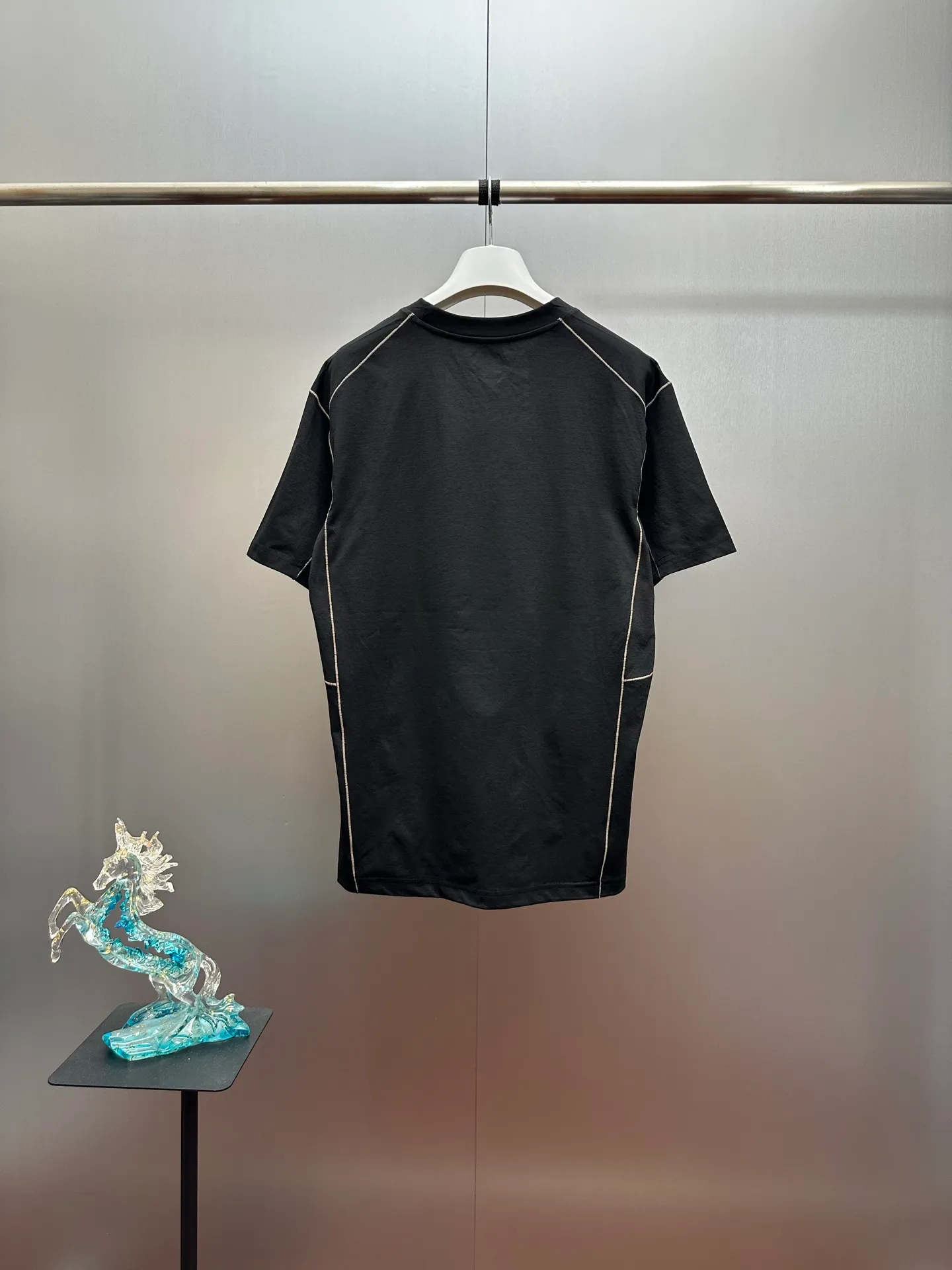 Arcteryx/ Motus Crew Breathable T Breathable ， ， ， ， ， ， ， ， 。 ， ， Retro ， 、 。 Classic ， 。 ， 、 、 。 ， ， ！ ：Black，White， Sizes：L-3x L